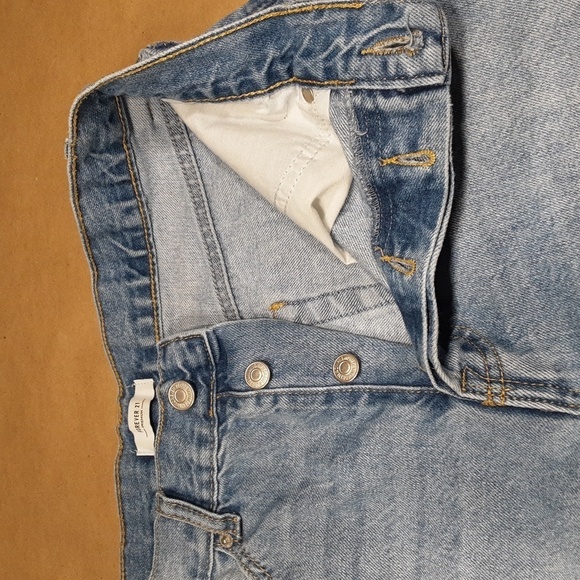 Forever 21 Size 29 Distressed / Destroyed Button Fly Jeans, Raw Hem, Gently Used - Picture 4 of 16